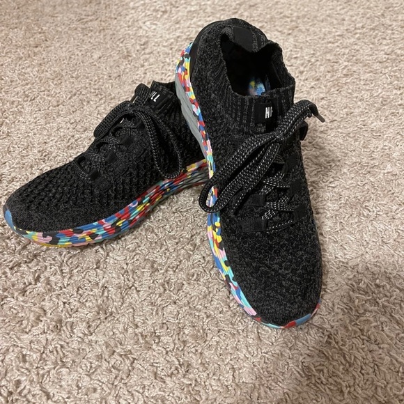 black wild knit runner